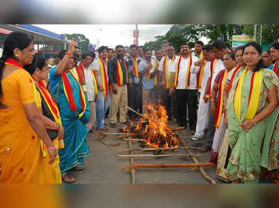 ಶಾಸಕರ ವಜಾಕ್ಕೆ ಕರವೇ ಆಗ್ರಹ