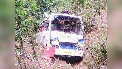 हिमाचल में बस खाई में गिरी, 21 मरे