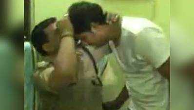 कानपुर: सीओ ने पत्नी के मर्डर के आरोपी पीयूष का माथा चूमा