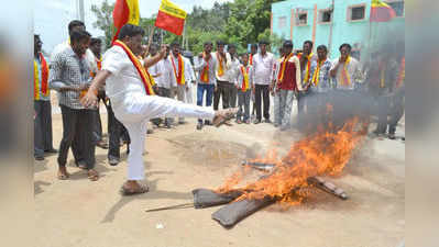 ಎಂಇಎಸ್ ಪ್ರತಿಕೃತಿ ದಹಿಸಿ ಪ್ರತಿಭಟನೆ