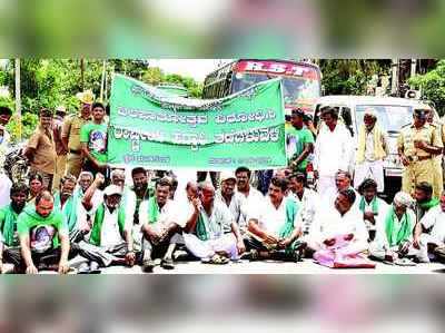 ಜಲಪಾತೋತ್ಸವ ವಿರೋಧಿಸಿ ಹೆದ್ದಾರಿ ತಡೆ