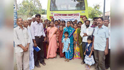 ರೇಷ್ಮೆ ಸೀರೆ ಕಂಡು ಖುಷಿಯಾದರು