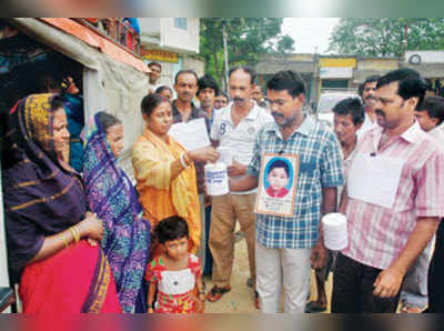 ক্যান্সারে আক্রান্ত কিশোরের জন্য গয়না বন্ধক পড়শিদের