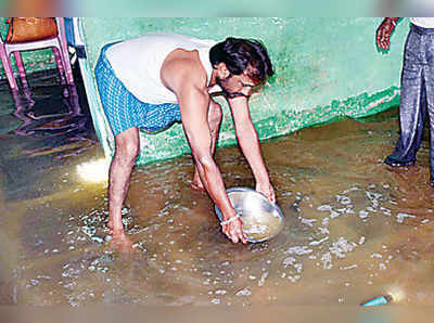 ರಾತ್ರಿ ಸುರಿದ ಮಳೆ ಮನೆಗೆ ನುಗ್ಗಿದ ನೀರು