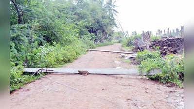 ವಿದ್ಯುತ್ ಕಂಬ, ಮನೆಗೆ ಹಾನಿ