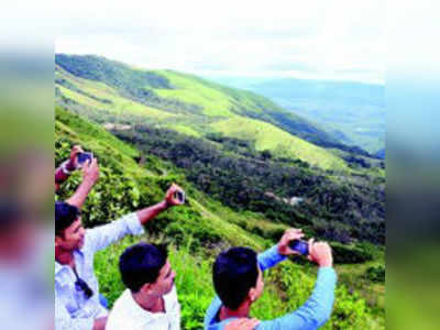 ಬಾಬಾಬುಡನ್ ಗಿರಿ ಶ್ರೇಣಿಯಲ್ಲಿ ಮೋಜುಮಸ್ತಿಗೆ ಬ್ರೇಕ್