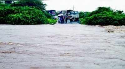 ಸೇತುವೆ ಮುಳುಗಡೆ: ಸಂಪರ್ಕ ಕಡಿತ