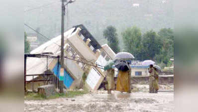 जम्मू-कश्मीर में बाढ़ से भारी तबाही, 65 मरे