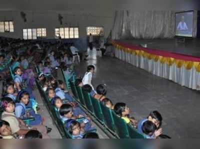 ಮೋದಿ ಭಾಷಣ ಆಲಿಸಿದ ವಿದ್ಯಾರ್ಥಿಗಳು