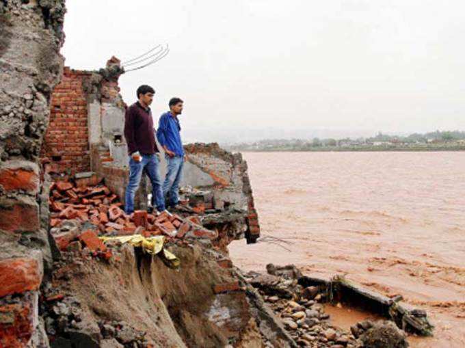 जम्मू कश्मीर में भयंकर बाढ़