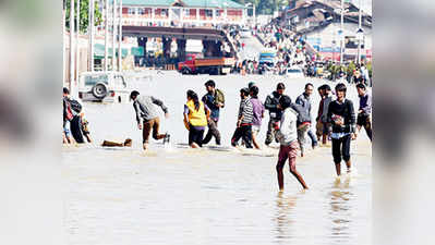 ফের বৃষ্টি কাশ্মীরে, স্থানীয়দের আক্রমণে ফিরল ত্রাণ কপ্টার