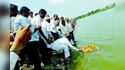 ಕಮತನೂರ ಕೆರೆಗೆ   ರಮೇಶ ಕತ್ತಿಯಿಂದ ಬಾಗಿನ