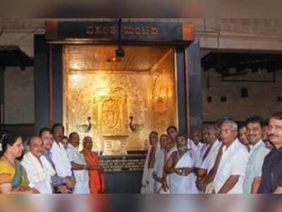 ಕಟೀಲು ದೇವಿ ವಸಂತ ಮಂಟಪಕ್ಕೆ ಸ್ವರ್ಣ ಪೀಠ ಸಮರ್ಪಣೆ