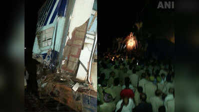 गोरखपुर में दो ट्रेनें टकराईं, 12 यात्रियों की मौत