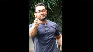 बैंग बैंग डेयर: आमिर ने उतार दिया रेडियो भी!