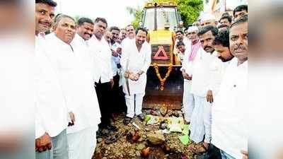 ಅಥಣಿ-ಗೋಕಾಕ ರಸ್ತೆ ಕಾಮಗಾರಿ ಆರಂಭ: ಸವದಿ