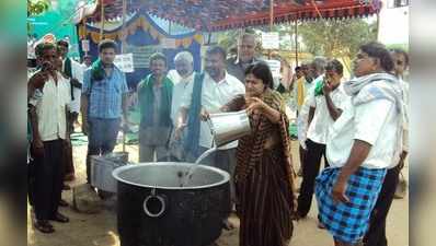 ಅಡುಗೆ ಸಿದ್ಧ, ಹೋರಾಟಕ್ಕೆ  ಬದ್ಧ