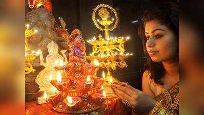 महावीर के मृत्यु-शोक को भूलने के लिए दीपावली