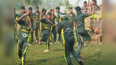 पाक क्रिकेट टीम की टीशर्ट पहन निकाला मुहर्रम का जुलूस