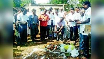 ಕೋಳಿ ಘಟಕ ಕಟ್ಟಡಕ್ಕೆ ಶಂಕು