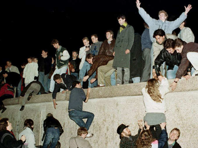 जब गिरी बर्लिन की दीवार