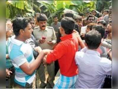 ট্রাকের ধাক্কায় শিশুর মৃত্যুতে তুলকালাম, আক্রান্ত পুলিশ