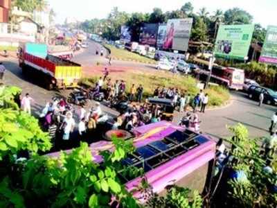 ಖಾಸಗಿ ಬಸ್-ಮಿನಿ ಲಾರಿ ಡಿಕ್ಕಿ: ಇಬ್ಬರು ಮೃತ್ಯು