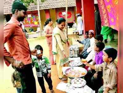 ಆಹಾರ ಮೇಳದಲ್ಲಿ ತಿನಿಸುಗಳ ಮಾರಾಟ!