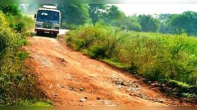 ಹದಗೆಟ್ಟ ರಸ್ತೆ; ಸಂಚಾರ ಬಲು ಹೈರಾಣ