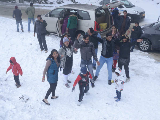 शिमला में सीजन की पहली बर्फबारी