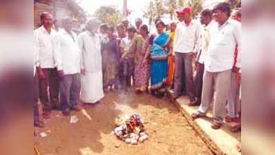 ಅಕ್ರಮ ಮದ್ಯ ಸುಟ್ಟು ಹಾಕಿದ ಮಹಿಳೆಯರು