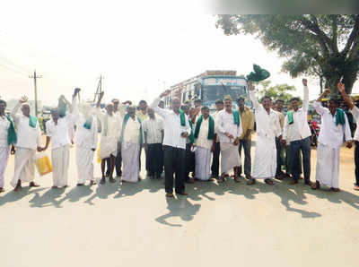 ಕೋಡಿಹಳ್ಳಿ ಬಂಧನಕ್ಕೆ ರೈತರ ರಸ್ತೆ ತಡೆ