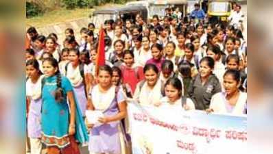 ಎಬಿವಿಪಿ, ಕಾಲೇಜು ವಿದ್ಯಾರ್ಥಿಗಳ ಪ್ರತಿಭಟನೆ