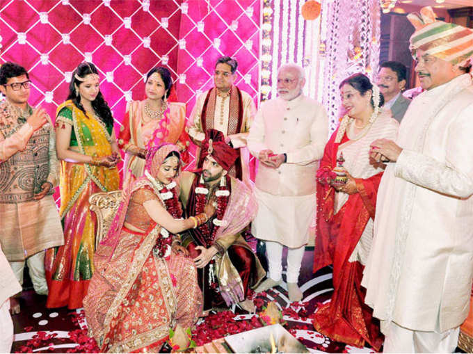 शत्रुघ्न सिन्हा के बेटे की शादी में पहुंचे पीएम मोदी