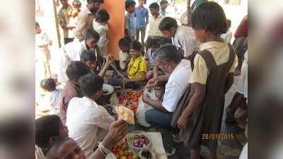 ತರಕಾರಿ ಮಾರಲು ಕುಳಿತ ಮಕ್ಕಳು