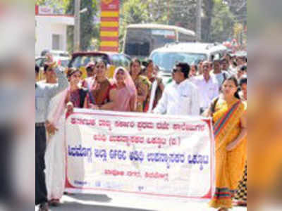 ಅತಿಥಿ ಉಪನ್ಯಾಸಕರಿಂದ ಪ್ರತಿಭಟನೆ