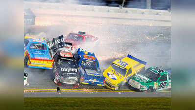 तस्वीरें: NASCAR ट्रक सीरीज में हुई भिड़ंत