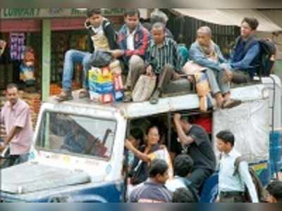 প্রশাসনের সামনেই ‘দাদা’দের প্রশ্রয়ে বেআইনি অটোর রমরমা উলুবেড়িয়ায়