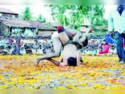 ಉಲ್ಲಾಸ ಪಟ್ಟ ಕುಸ್ತಿ ಪ್ರೇಮಿಗಳು...!