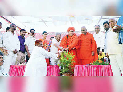 ಎಪಿಎಂಸಿಯಲ್ಲಿ ರೈತರಿಗೆ ಊಟ