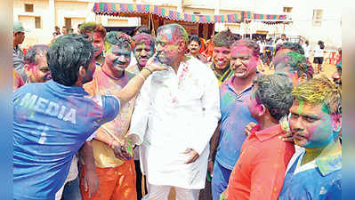 ರಂಗು ರಂಗಿನ ಬಣ್ಣದಾಟ