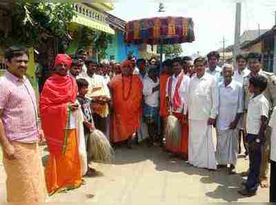 ಮಹಾದೇಶ್ವರ ಜಾತ್ರೆ: ಸ್ವಾಮೀಜಿ ಭಿಕ್ಷಾಟನೆ