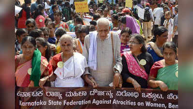 ‘ಮಹಿಳೆಯರು ಸಂಘಟಿತರಾಗಿ ಹೋರಾಡಬೇಕು’