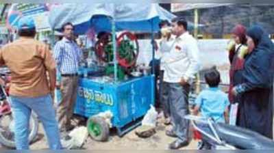 ಕೆಂಡದಂಥ ಬಿಸಿಲ ತಾಪ, ಹೊಂಡಗಳ ಮೊರೆ