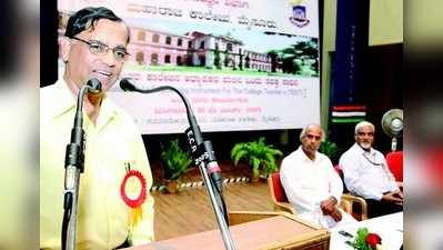 ಭಾಷಾಂತರ ಪಠ್ಯಕ್ಕೆ ಒತ್ತಾಯಿಸಿ ಮುಷ್ಕರ ಹೂಡಿ