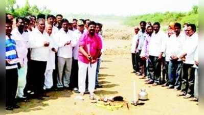 ಕೆರೆಯ ಹೂಳೆತ್ತುವ ಕಾಮಗಾರಿಗೆ ಚಾಲನೆ