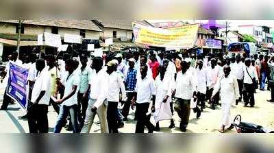 ದಲಿತ ನೌಕರರಿಗೆ  ನಿಂದನೆ ಆರೋಪ: ಶಾಸಕರ ವಿರುದ್ಧ ಪ್ರತಿಭಟನೆ
