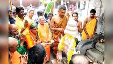 ಅಗಸ್ತೈಶ್ವರನಿಗೆ ಸ್ವರ್ಣ ಬೆಳ್ಳಿ ಪ್ರಭಾವಳಿ