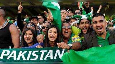 हर गम भुलाकर जीत के जश्न में डूबा पाकिस्तान