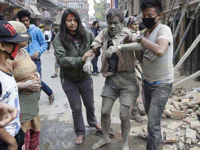 नेपाल में भूकंपः हुआ जिंदा दफन लेकिन...